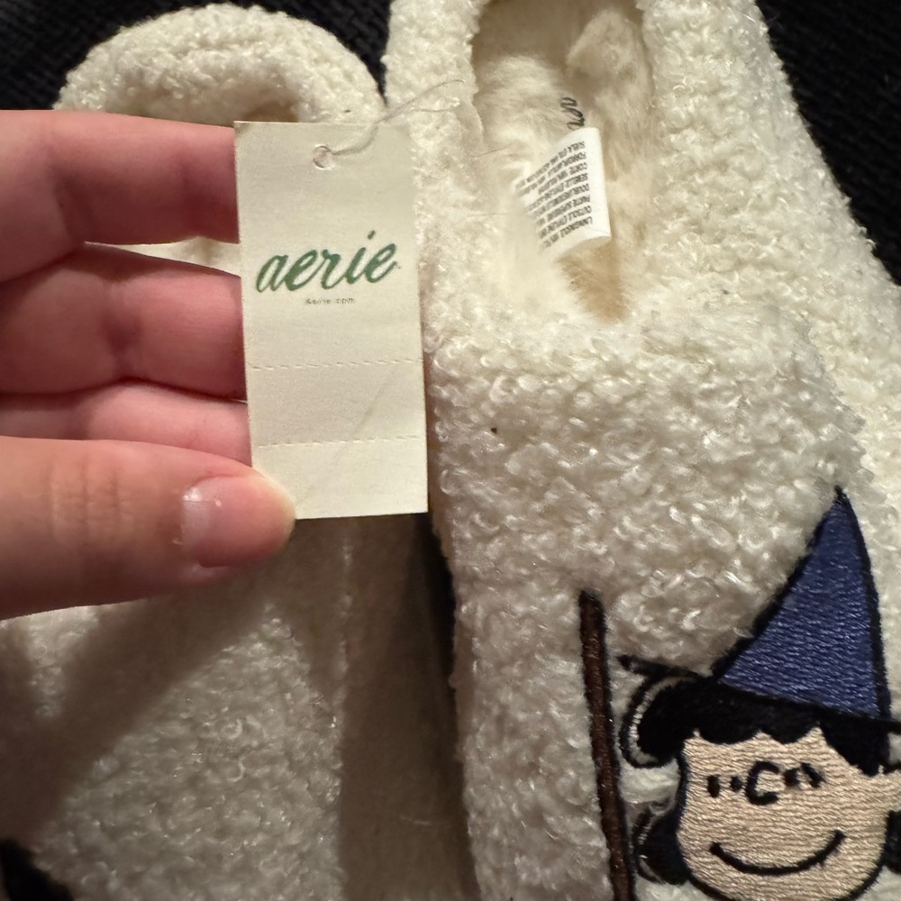 Aerie White Slippers with Charlie Brown Design - Picture 2 of 4